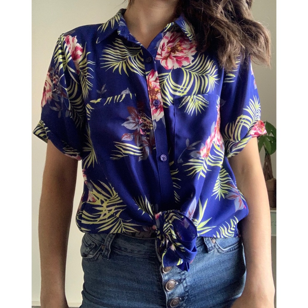 Blue Hawaiian print tied crop top